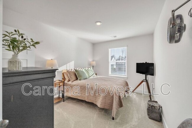 Building Photo - 860 Pleasant Fls Dr