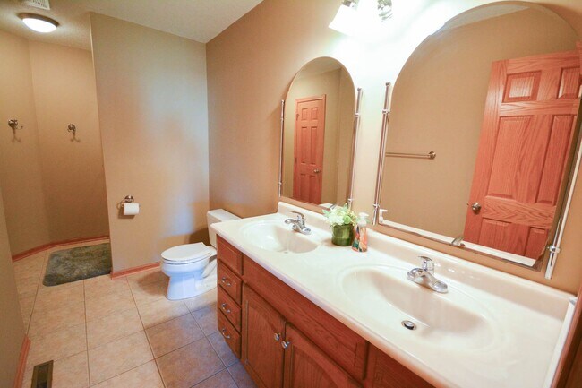 Building Photo - Incredible home in desirable Hart Farms location!