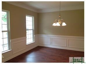 Building Photo - 5 bed 3 bath Home with a Fenced Yard and Hot Tub