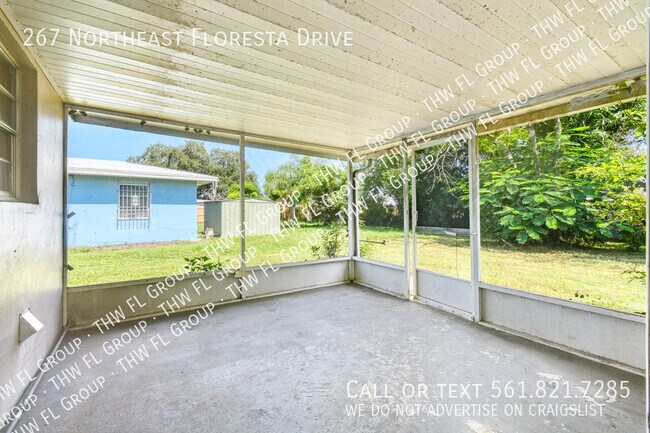 Building Photo - 267 NE Floresta Dr