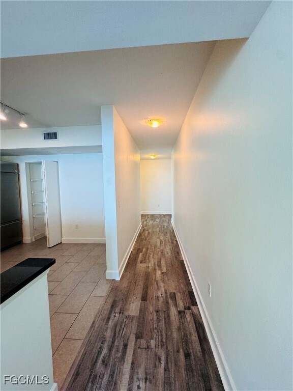 Building Photo - 3000 Oasis Grand Blvd