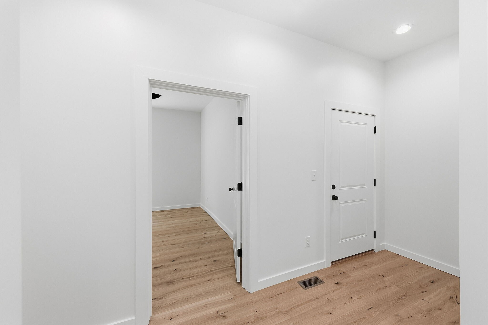 Spacious entryway with study/work space to the left - 3445 Cornell Pl