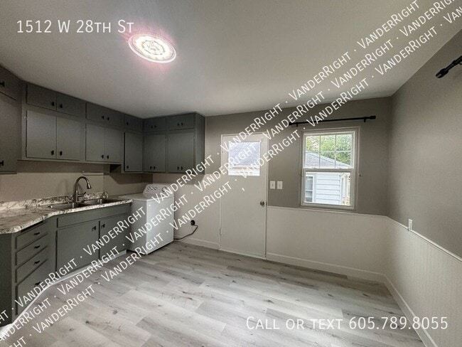 Building Photo - 1512 W 28th St