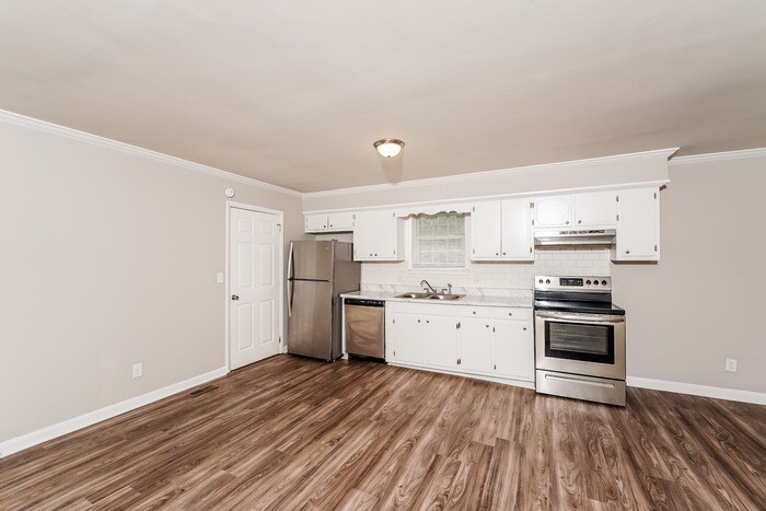 Building Photo - 204 Ashley Dr