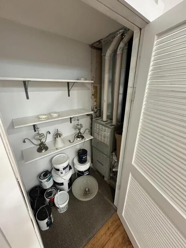 Building Photo - 54 E Sylvania Ave