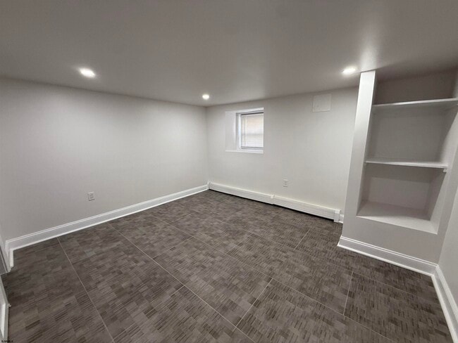 Building Photo - 102 S Raleigh Ave