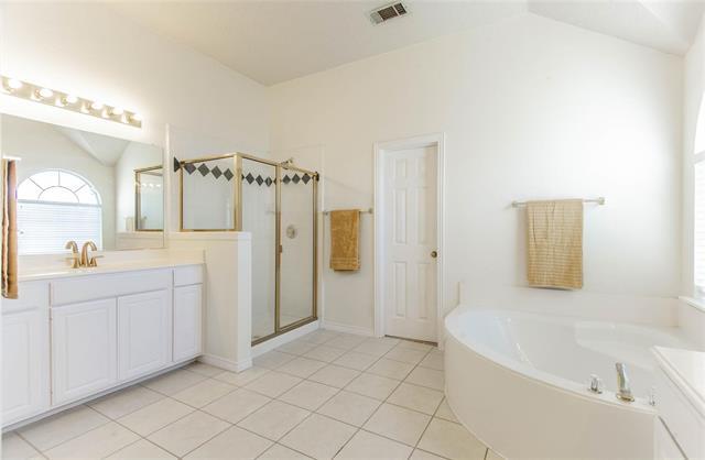 Building Photo - 4136 Los Altos Dr