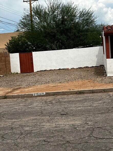 Building Photo - 1512 N Forgeus Ave