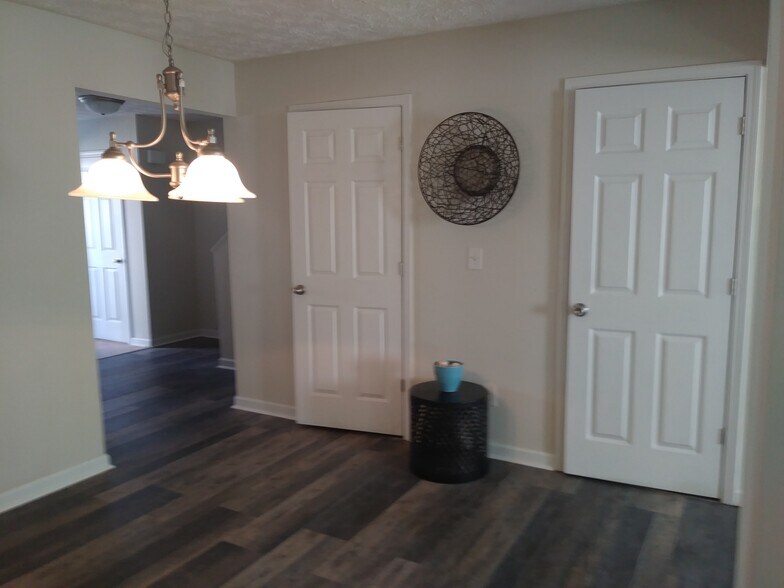 Building Photo - 8393 Carlington Ln