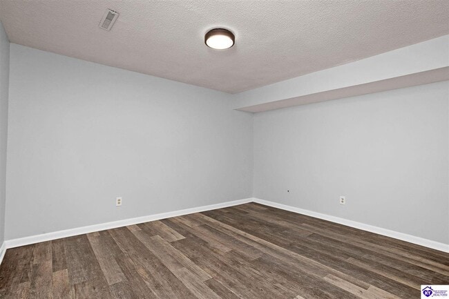 Building Photo - 705 Bon Aire Dr