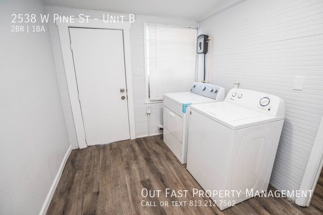 Building Photo - Freshly Renovated 2 Bedroom/1 Bath