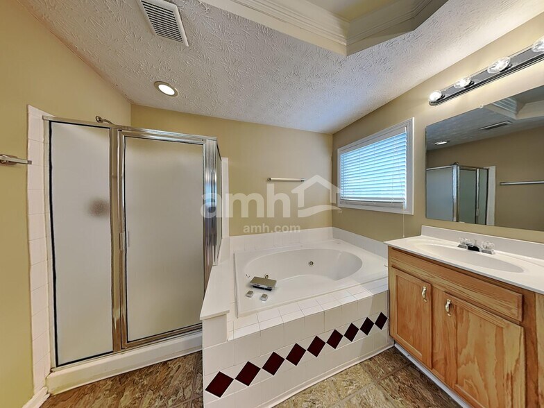 Building Photo - 520 Martin Field Dr