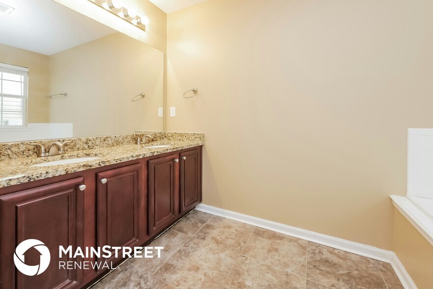 Building Photo - 8492 Goswell Dr