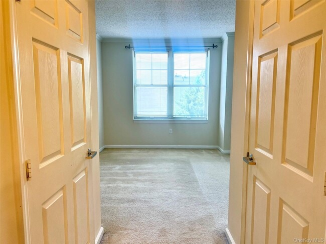 Building Photo - 300 Mamaroneck Ave