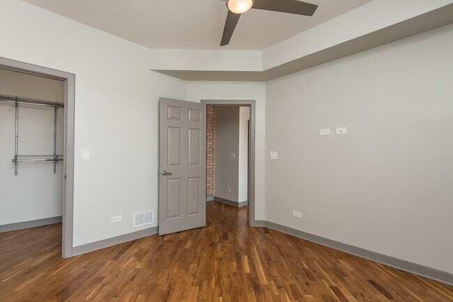 Building Photo - 4354 S Prairie Ave