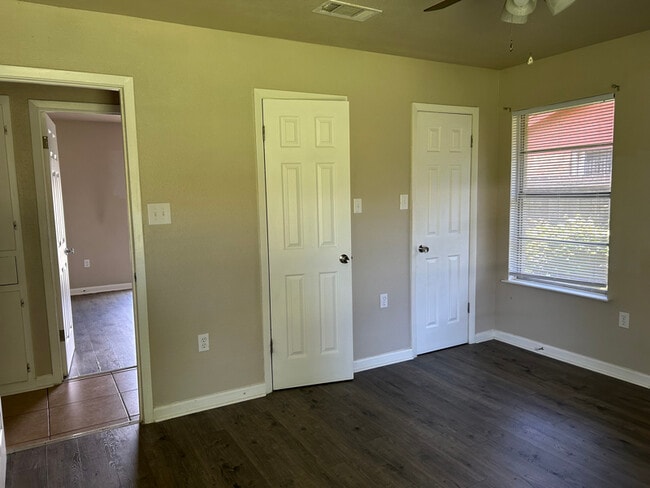 Building Photo - 1816 Pleasant Ln