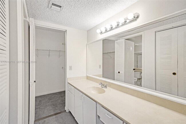 Building Photo - 9901 Westview Dr