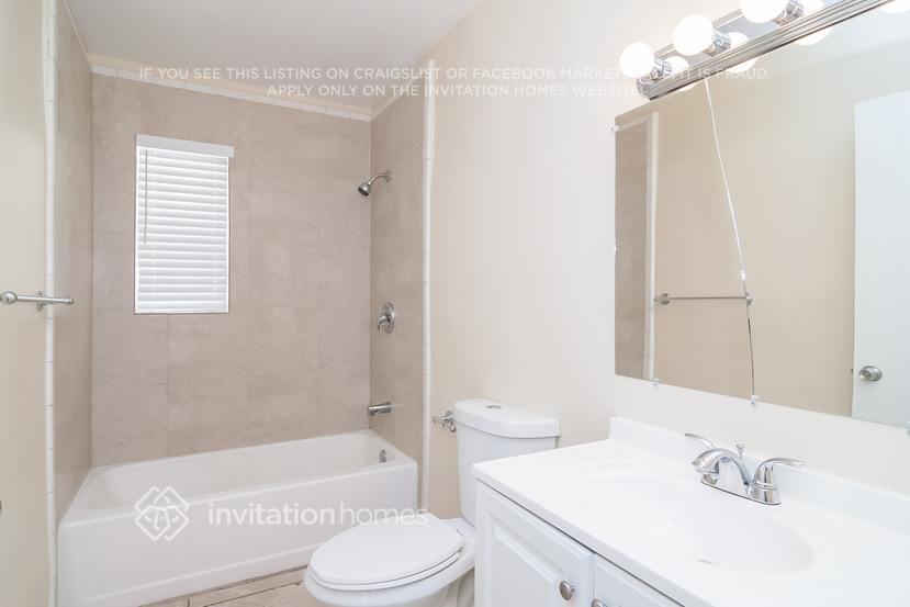 Building Photo - 5811 SW 54th Terrace