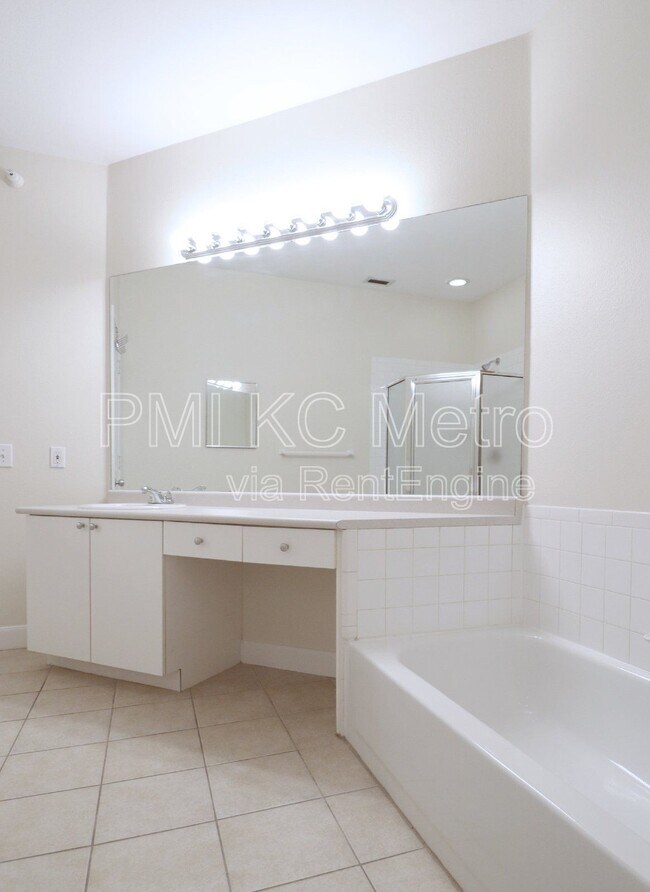Building Photo - 11624 Tomahawk Creek Pkwy