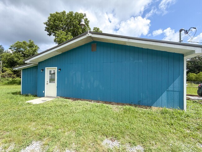 Building Photo - 3520 Oakridge Ave