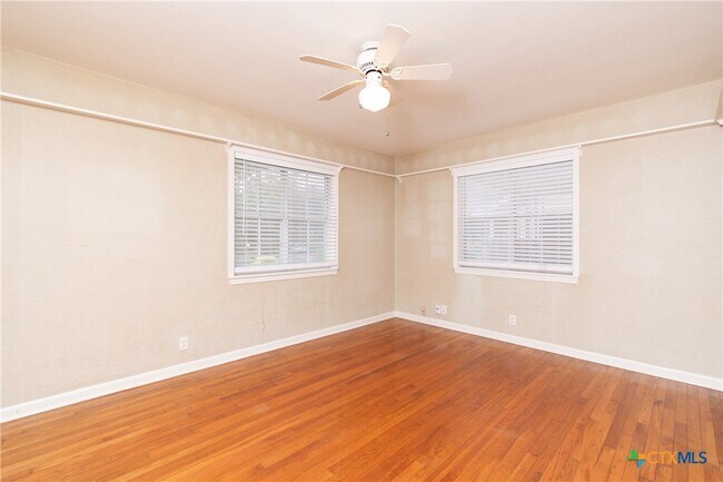 Building Photo - 4510 Russell Dr