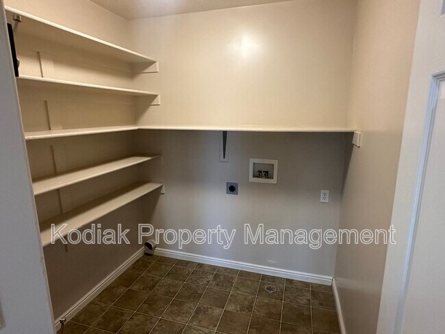 Building Photo - 1127 N 1285 W