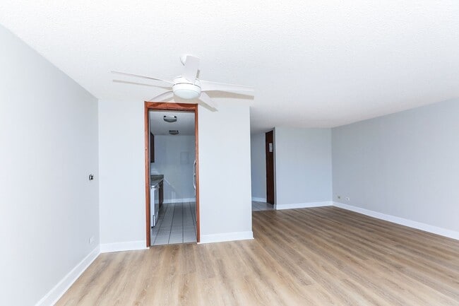 Building Photo - Naniwa Gardens - 1 bdrm/1 bath/1 covered p...