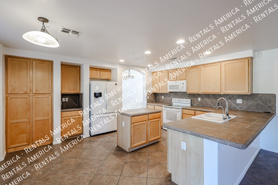 Building Photo - 33251 N Symer Dr