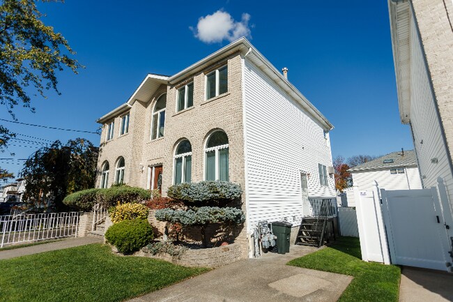 Building Photo - 599 Wilson Ave