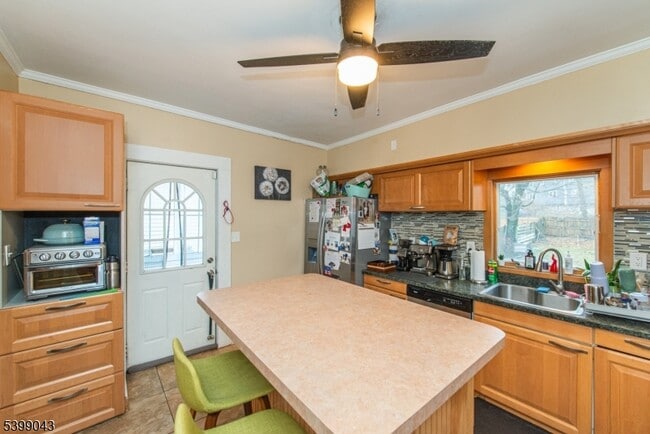 Building Photo - 92 Washington St