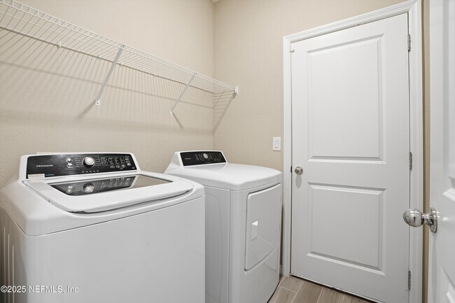 Building Photo - 1762 Amberly Dr