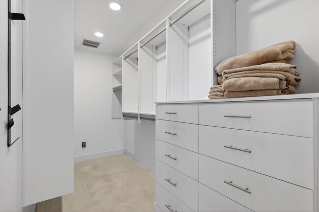 Building Photo - 937 SW 34th Ct