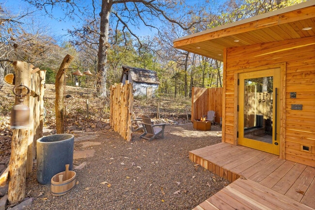 Building Photo - 17097 Lake Sequoyah Dr