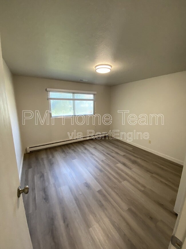 Building Photo - 241 E 200 N