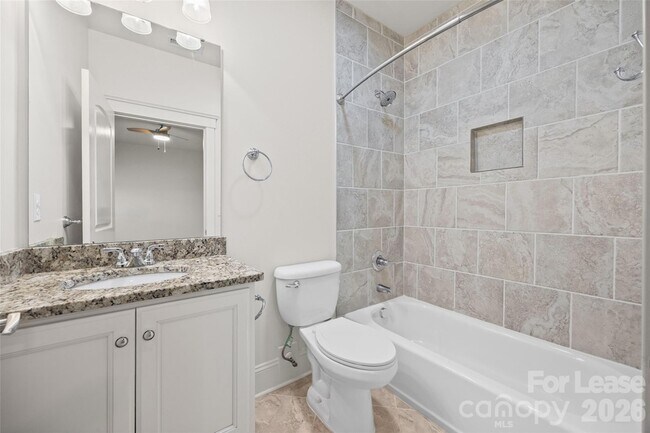 Building Photo - 706 Kingsley Way