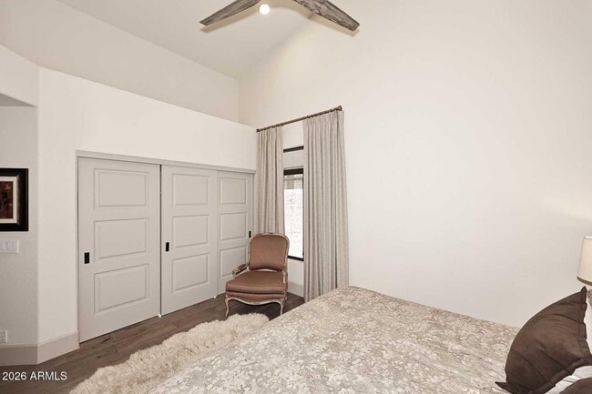 Building Photo - 8334 E Jenan Dr