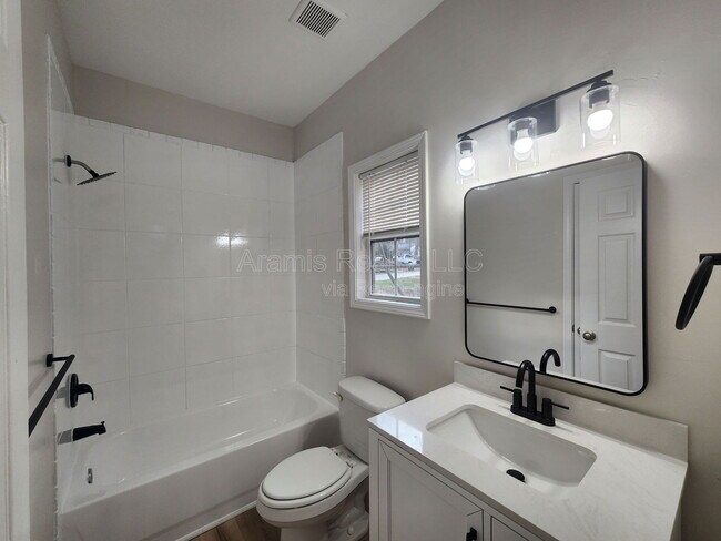 Building Photo - 75 Johnson Rd NW