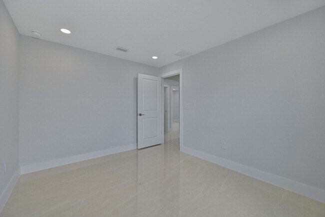 Building Photo - 4522 24th St SW