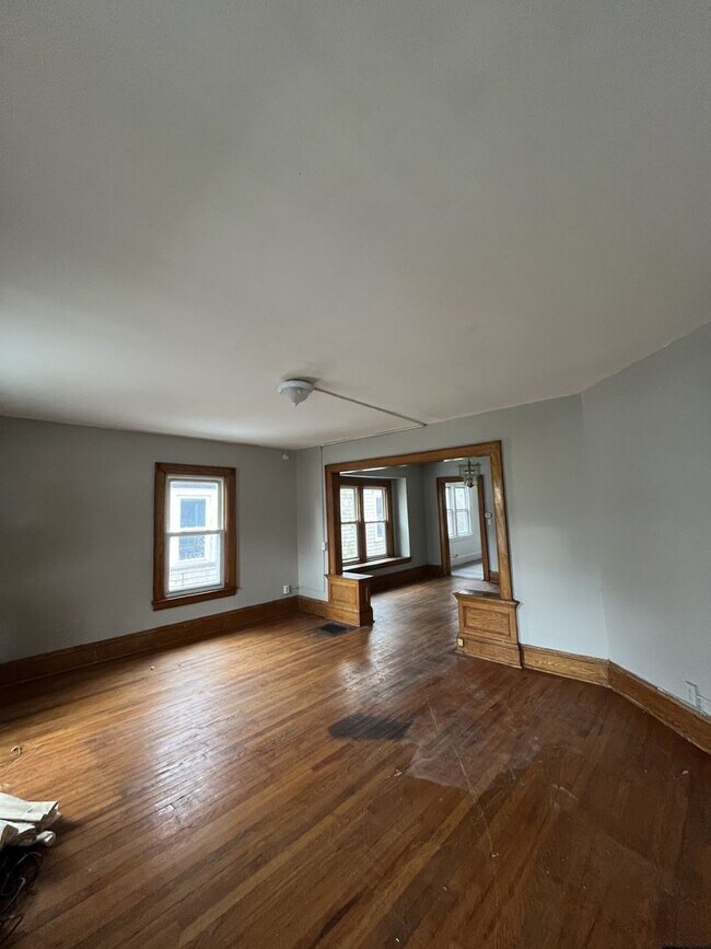 Building Photo - 162-164 Fernwood Ave