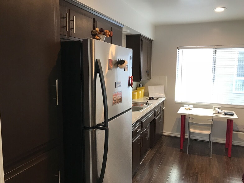 unit is UNFURNISHED - 1126 N Central Ave