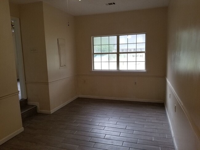 Building Photo - 252 Stonebridge Dr