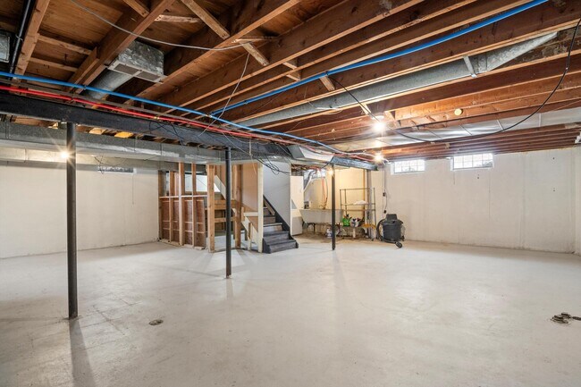 Building Photo - 27576 MacKenzie Dr