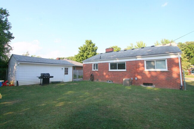 Building Photo - 1510 Woodland Dr