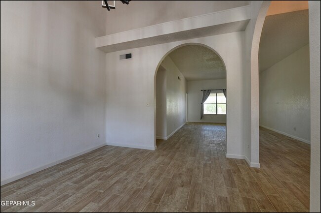 Building Photo - 829 Dulce Tierra Dr