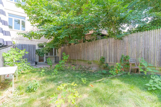 Building Photo - 474 Grand Ave