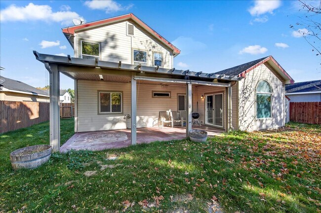 Building Photo - Comfortable & Convenient Living Near CWI and Shopping