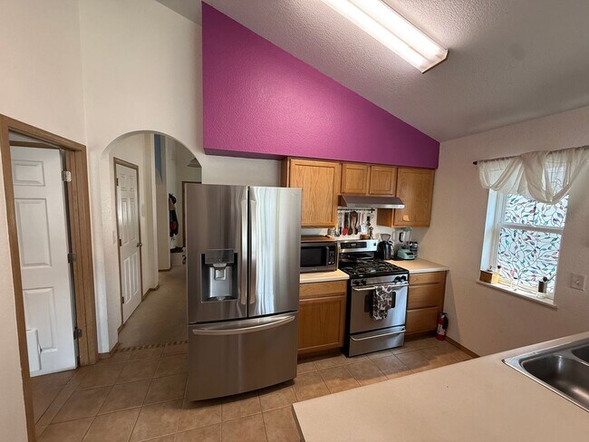Building Photo - Pet-Friendly 2BR/2BA in Peaceful Canyon Creek Neighborhood