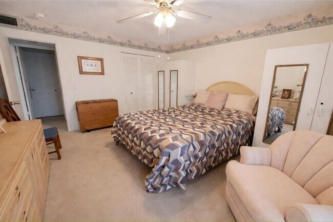 Building Photo - 1428 Arrowhead Cir W