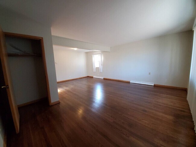 Building Photo - 3952 S 43rd St