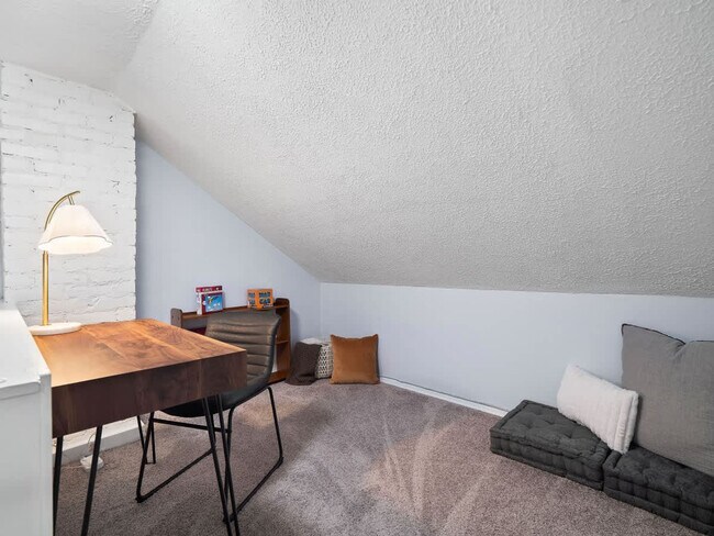 Building Photo - 2010 Chesterland Ave